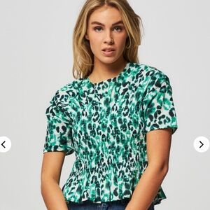 Baum Und Pferdgarten Mynowa Top in Floating Flower Green NWT Size 36